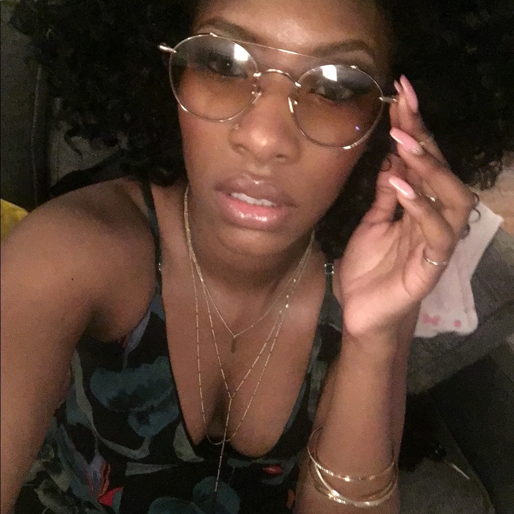 Meet your Posher, Teshona